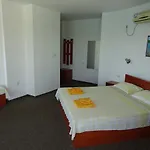 Pensión Dobrevi 4*