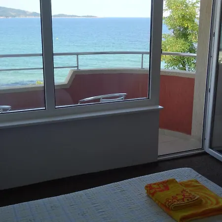 Guest house Dobrevi 4*