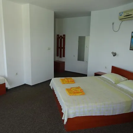 Guest house Dobrevi 4*